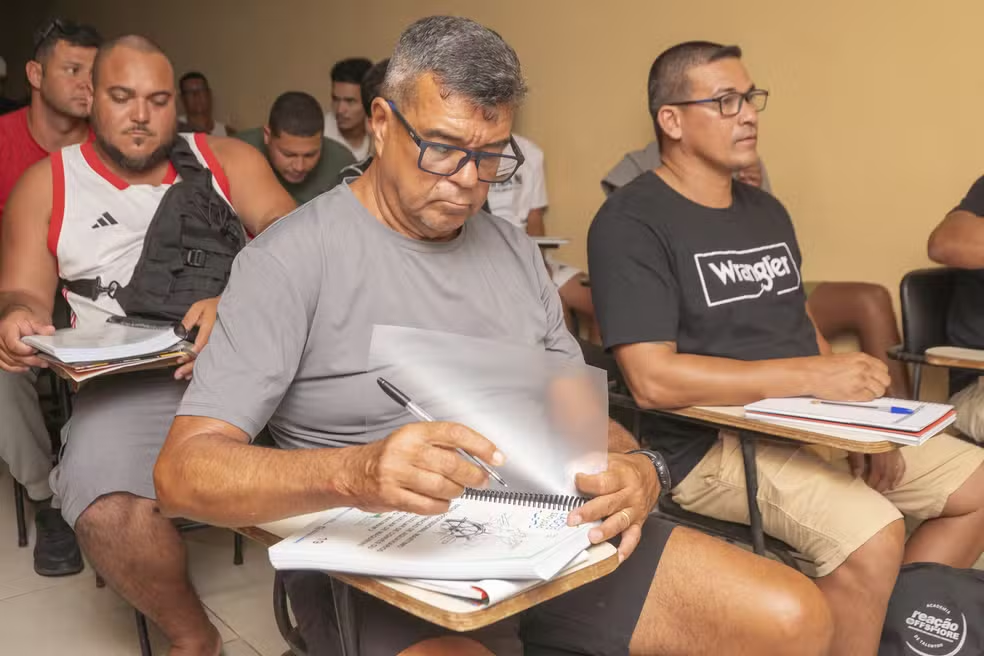 Pescadores da Lagoa de Araruama recebem cursos de habilitação profissional