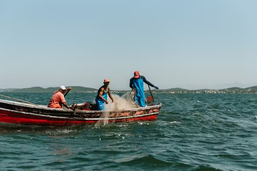 Pescadores artesanais começam a receber seguro-defeso retroativo