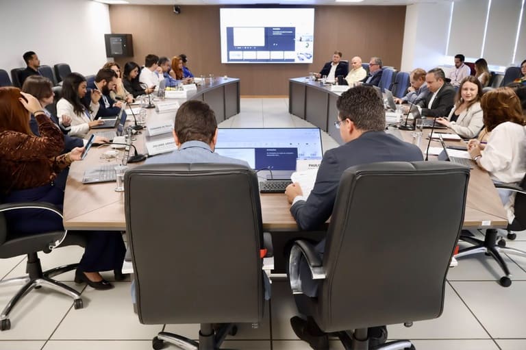 Debate sobre a gestão das atividades de aquicultura e pesca no território nacional